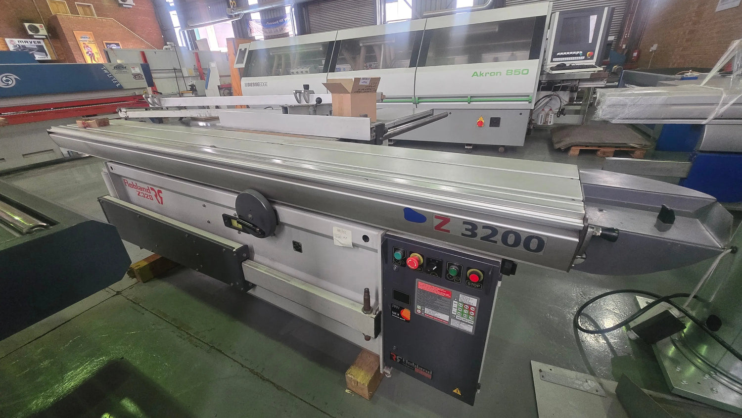 TABLE SAW - ROBLAND - Z302 - 0000 - USED198 REM Used Machines