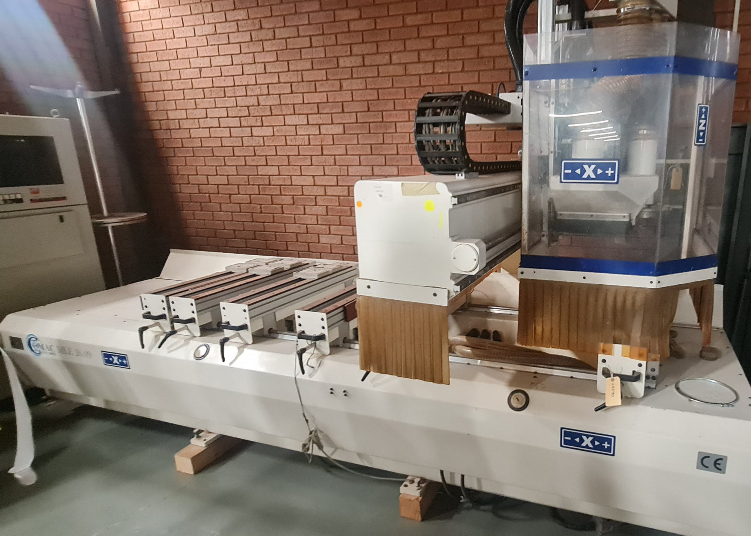 A woodworking CNC machine – COMAC ML 26.09 delivers powerful, high-precision machining with a 6.8 kW motor and a robust 3900 kg frame, making it ideal for workshops requiring stable, efficient performance across diverse applications.