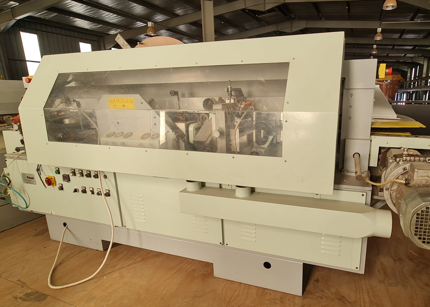 A woodworking edgebander – FRAVOL RAPID RX 3 delivers proven, high-performance edge finishing with a 7.5 kW motor and robust 1100 kg frame, making it a reliable choice for workshops needing consistent, efficient processing.