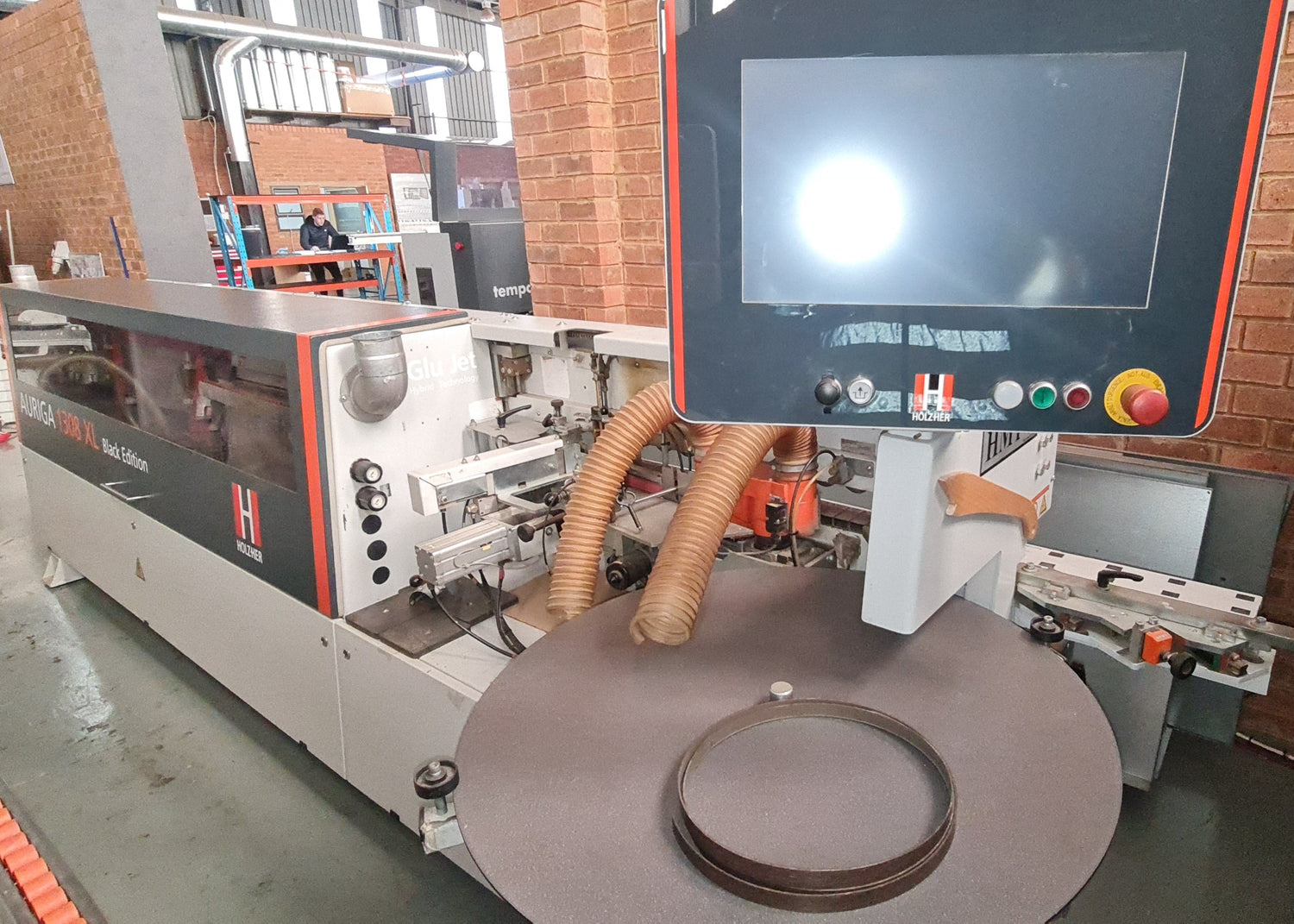 A woodworking edgebander – HOLZHER AURIGA 1308XL delivers next-level edge processing precision with fast, flexible performance, making it ideal for workshops needing consistent, high-quality finishes across diverse materials.