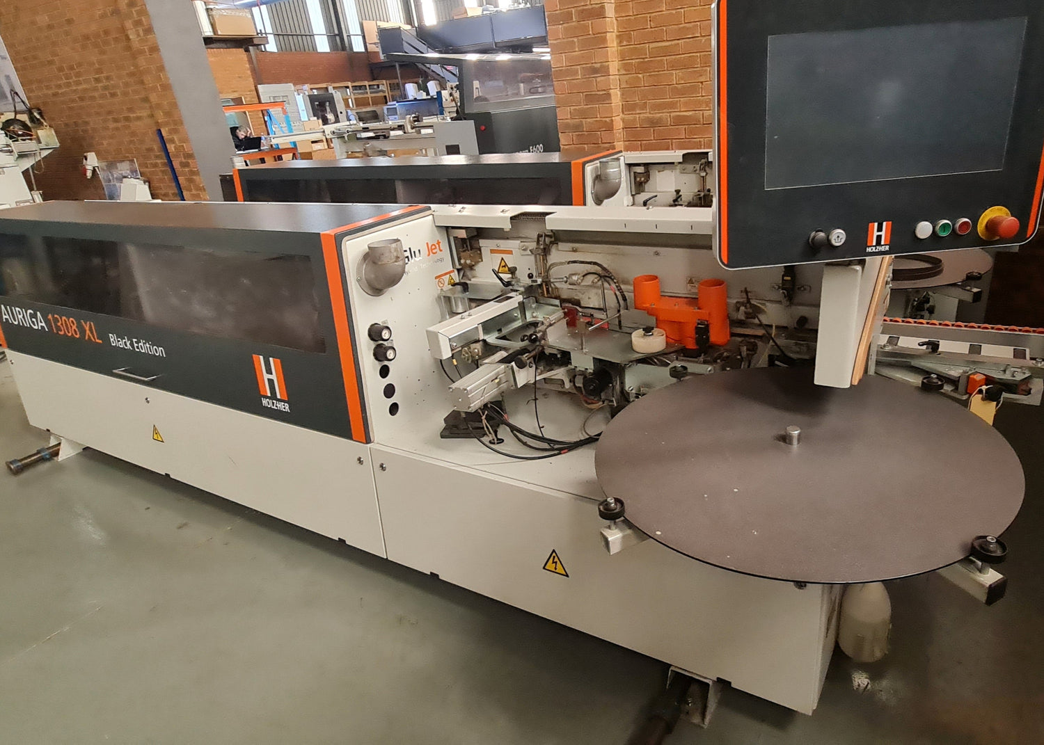 A woodworking edgebander – HOLZHER AURIGA 1308XL delivers premium edge processing with advanced precision and reliability, making it ideal for modern workshops seeking high-quality finishes and enhanced production efficiency.